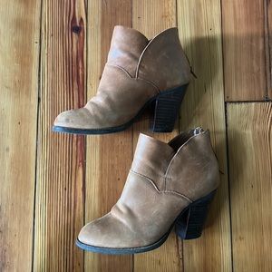 Gianni Bini tan leather heeled booties size 7
